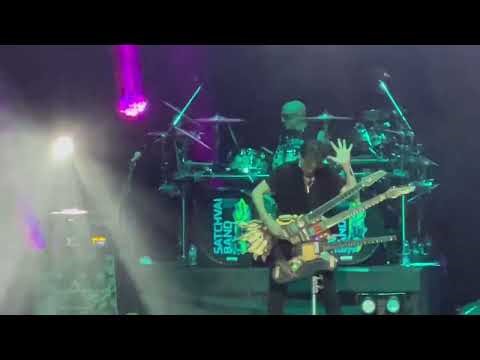 Steve Vai’s INCREDIBLE Hydra Guitar!