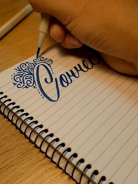 Metallic Brush Pen: Perfect for Calligraphy Designs