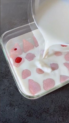 かわいい苺の練乳ミルクゼリー #cotta #レシピ