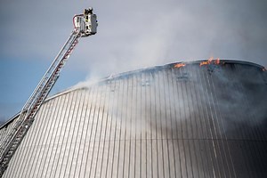 "Un drame pour les équipes du parc" : ce que l'on sait sur l'incendie du planétarium de Vulcania (Puy-de-Dôme)