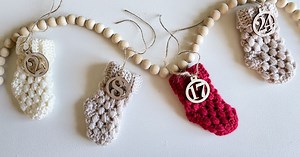 Mini Puff Stitch Stocking, free crochet pattern and video Tutorial.