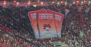 Que lindo! Torcida do Flamengo faz mosaico em homenagem a Ziraldo