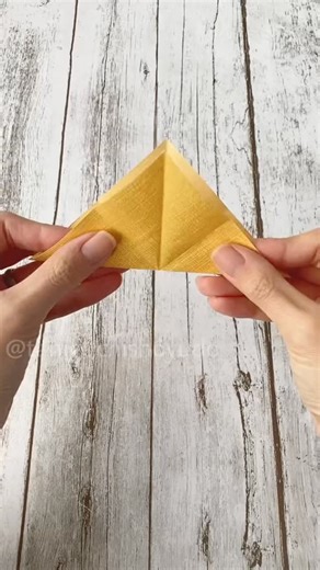 Natalie king on Instagram: "#diy #howto #tutorials #diycrafts #paperflower #お花 #flower #作り方 #ペーパーフラワー #バラ"