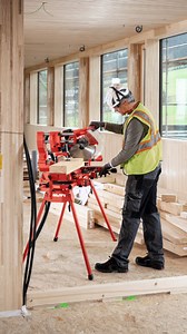 Nelle applicazioni di taglio, la precisione è tutto, non è vero? A maggior ragione quando si tratta di un taglio trasversale😌 Niente paura! La nuova sega da taglio obliquo SM 60-22 ti consente di ottenere tagli composti dritti e uniformi in entrambe le direzioni. 🟩 Grazie alle diverse tipologie di lame, ottimizzate per l’attrezzo a batteria, e la regolazione di velocità, potrai avere pieno controllo sulla qualità del taglio e il livello di finitura 🟩Con il montante, e la possibilità di scorri