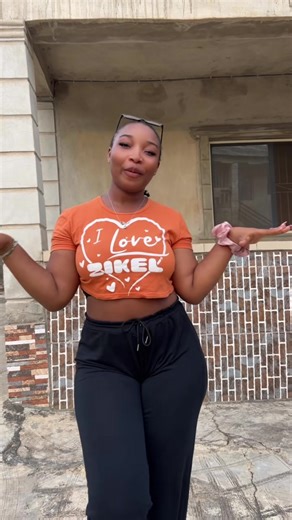 Mirabel🌸 (@prettylittlething_.x)’s videos with caricature - FOLA