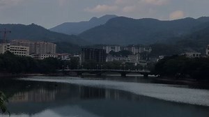 五指山市南圣河两岸风光