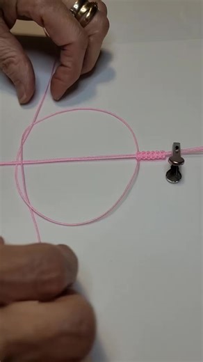 Tutorial de pulseras trenzadas Pulseras maravillas! te acompañan y te brillan. #pulseras #bisuteria #complementos #tiendaonline #tienda #tiendaenlinea #paratii #paratiiiiiiiiiiiiiiiiiiiiiiiiiiiiiii #complementos #artesania #hechoamano #tendencia #diseño #moda #estilo #elegancia #suerte