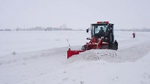 10K views · 128 reactions | Removing Snow So Smooth! A Wheel Loader with snow removal specifications effortlessly pushes snow around. Angling plow attachment adjusts to different angles, making snow cleared along the roadside smoothly and efficiently✨ #HitachiConstructionMachinery #ConstructionMachinery | Hitachi Construction Machinery Co., Ltd. | Facebook