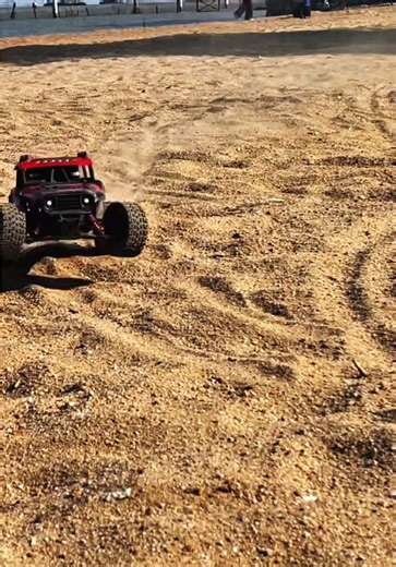 Red Giant 1:16 Scale RC Car, 4wd high-speed maxmum kph so fast.#rccar #4x4 #rc4wd #boyfriendgifts #offroad