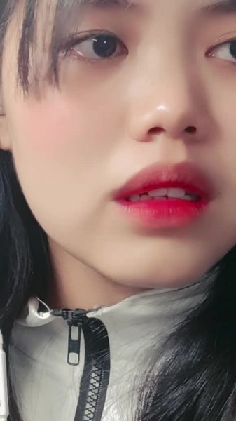 Close-Up Makeup Tutorial: Perfecting Red Lipstick