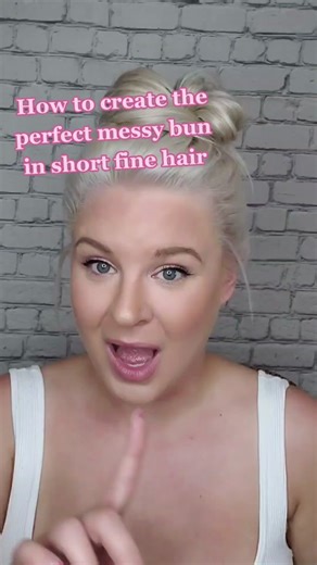 How to make a perfect messy bun. This bun is perfect even if you don't have thick long hair #diyhairschool #finehairtips #easybun #easymessybun #shorthairmessybuns #thinhairtips