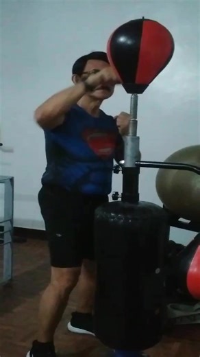 2-Punch Combinations – Summary Key Techniques First punch to create distance. Second punch to finish technique. Rotate hips, pivot on same foot as the punch. Keep hands up, chin tucked. Exhale with each punch. Move forward with each combination #fitnessbuff #everyonefollowers #physicalfitness #workout #boxing | Fred Miguel