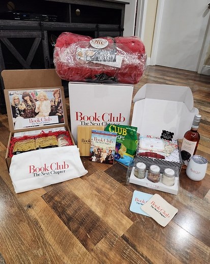 Tonight's plans: dinner & a movie! After the busy week I have had, it is just what I need. Movie: Book Club: The Next Chapter Dinner: Pasta, of course! 🍝 Reason: Because I love a good movie and a good meal. Did you know that the @bookclubmovie is now available to own in a special Collector's Edition with all-new exclusive bonus content on Digital, Blu-ray, and DVD? So, go get your copy and enjoy dinner and the movie. It's even better with your besties! Thank you @uniallaccess for sending over t