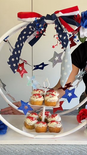 Patriotic Hula Hoop Centerpiece | Natalini