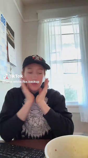 Alice White (@alice.white.fox.backup)’s videos with original sound - Alice White