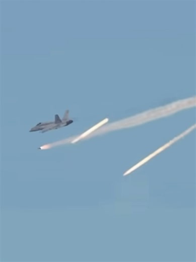 cambios en la geopolítica. Hoy 28 de febrero, están atacando a iran una potencia nuclear, los precios del petróleo vuelven a subir, se muestra la potencia tecnológica de Israel sobre oriente. Marzo abre como un telón y Cuba parece ser el blanco por excelencia, Marco Rubio tiene un sueño desde niño, liberar a Cuba de la tirania y Díaz Canel no quiere correr con la misma suerte que su homólogo en la región. Esperemos que lrán se rinda, de lo contrario nos espera una crisis mundial, que puede termi