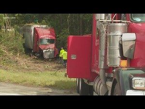 18-wheeler, filled with hazardous materials, crashes near Mississippi state line