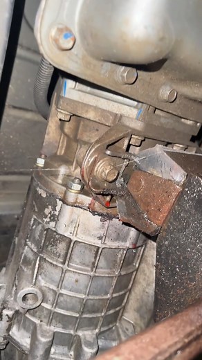 Driveshaft left the chat and cracked the transmission/ transfer case adapter and blew a brake line in the process plus bent a front control arm 🤑🤑#bubleeye #silverado