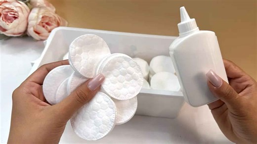 Mix Glue with regular Cotton Pads and you will be Amazed at the Beauty of this Idea!