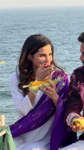 ఇలా తినాలి ఉప్పు ఎక్కువ ఉంది ||#ashureddy #funnyprank #vizagbeach