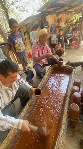 571K views · 10K reactions | ✅ Es el piloncillo endulzante artesanal que conquista el paladar 襤 En Rincón de Piedra Blanca, Landa de Matamoros, Qro., don Amador Guerrero y don Remigio Perez continuan con la tradicional molienda de caña de azúcar.  #México #tradicionesmexicanas #trading #tradiciones | ZONA LIBRE | Facebook