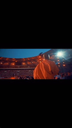 Tedros Teclebrhan on Instagram: "Antoine Burtz „Lohn isch da“ live (Stadion) „Halb Mensch Halb Disco“ Ab 22.12 streambar. Link in Bio"