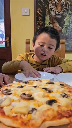 99K views · 3.8K reactions | Homemade hawaiian pizza for dinner, recipe at Mommy Gen's Kitchen  | Gen's Vlog | Facebook
