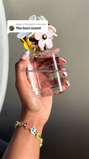 Marc Jacobs Daisy Eau So Fresh: Floral Fragrance Review
