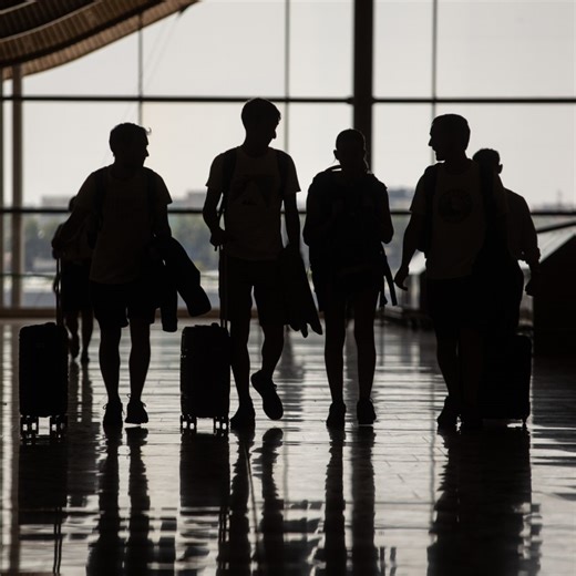 8 Airlines Just Sold Your Personal Passenger Data to ICE