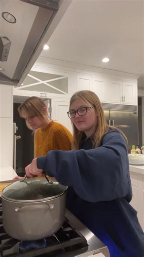 I feel good! #sotyfamily #ifeelgood #whatsfordinner