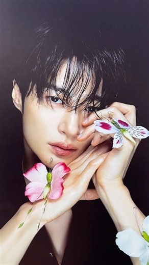 변우석,이재욱부터 안보현까지! ddp에 피어난 거대한 꽃🌹