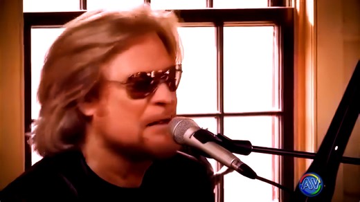 Daryl Hall & Rumer - I Can't Go For That (No Can Do) (Live from Daryl´s House) Remastered in HD La cantante inglesa no podría haber sido más apta para interpretar esta canción de Hall and Oates, como hizo en 2012 durante su visita a la casa de Daryl en Millerton, Nueva York, para la serie de actuaciones online de este, ‘Live from Daryl’s House’. I Can't Go for That (No Can Do) "es una canción del dúo estadounidense Daryl Hall y John Oates coescrita por Sara Allen, la canción se lanzó como segund