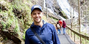 Joshua Snyder's Wiki Bio. Who is Angela Kinsey's husband? - Biography Tribune