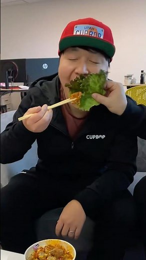 The “Korean” way to eat Cupbop! Ssam style 🇰🇷 #food #korean