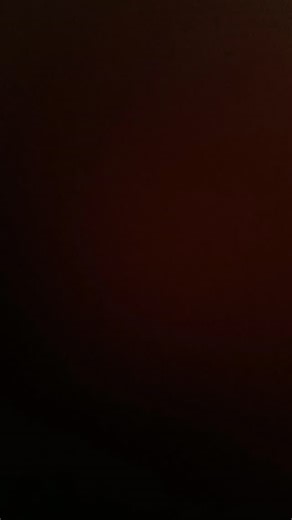 @who_elvina2 on Instagram: "日本利用压电瓷砖将脚步转化为电能。这些瓷砖捕捉来自你脚步的动能。当你行走时,你的重量和动作会对瓷砖产生压力。瓷砖会轻微弯曲,从而产生机械应力。瓷砖内部的压电材料将这种应力转化为电能。每一步都会产生少量电荷,而数百万步结合在一起就能产生足够的电力来驱动LED灯、数字显示屏和传感器。在像涩谷车站这样繁忙的地方,每天大约有240万个脚步为这一系统作出贡献。这些电能可以被储存或立即使用,从而减少对传统电力来源的依赖,并支持可持续的城市基础设施。这种方法将日常运动转化为实用的可再生能源。#日本 #知识 #事实 #你知道吗#推荐科技 创新"