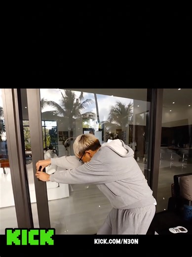 Iggy Azalea Clowned N3on for Having Zero Muscle After Watching Him Struggle Just to Open Her Door 😭