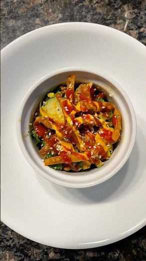 Easy Asian Chicken Salad with Crispy Wontons & Spicy Sauce (Quick Recipe) 🥗🫜