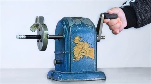 Restoring a 1950s German pencil sharpener
