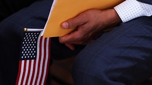 1.4K views | "Soy indocumentado, tengo una hija y siempre he pagado taxes: ¿puedo arreglar mi estatus?" ✅ Sigue esta y más noticias las 24 horas en ViX  https://bit.ly/37q2XXw Las opiniones expresadas en esta pieza no son consejo legal. Por favor, consulta con un abogado para tu caso particular. | Univision 32 | Facebook