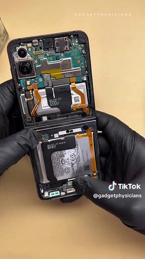 Got a flip or folding phone that acts funny? We’ve got you covered. We like to tell customers there’s a risk of damaging the screen with repairs like these. So please be aware of this. First time trying twi voiceover. Love it or not? If you’re experiencing touch issues, phone going off when flipped, and other weird issues, we’ve got you covered. Give us a call on 0543645435
