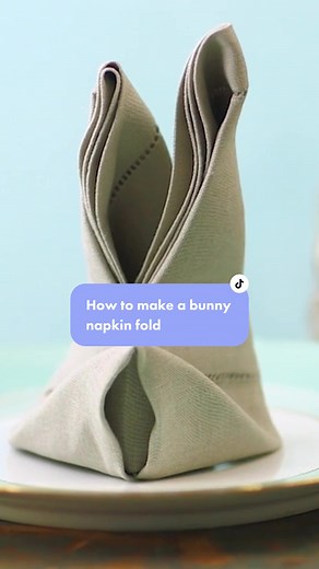 A festive and easy DIY for your Easter table! #marthastewart #eastertablescape #napkinfolding