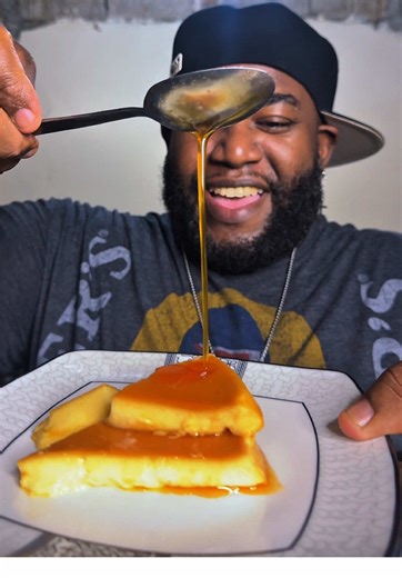 #creatorsearchinsights Alguien me Puede decir que paso al final de este video? Flan Casero 150 gramos de azúcar 1.5 cucharada de agua 4 huevos 370 gramos de leche condensada [1 lata] 300 ML de leche entera Hornear A 300°F por 45-1 Hora #tiktokfood