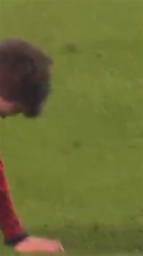 Qui se rappelle de ce moment exceptionnel ? 🔥 À cette époque, nos supporters étaient tellement moins exigeants, mais pourtant tellement plus derrière l’équipe ! Les frissons ❤️🇧🇪 #diablesrouges #belgique #supporters #football | Diables Rouges - CDM 2026