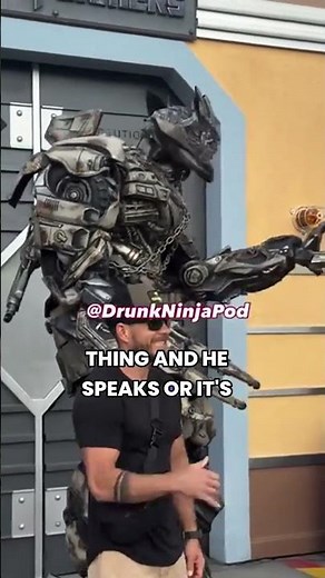 Megatron Watches Universal Guests Fight | Fun Fun Fun