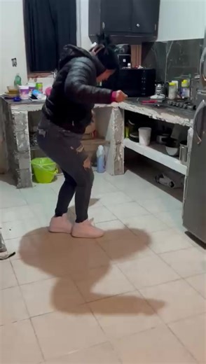 Ensayando Pasos de Baile para Mañana