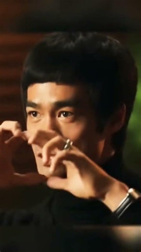 Bruce Lee using hand gestures to explain speed and timing in interview #brucelee #bruceleeinterview