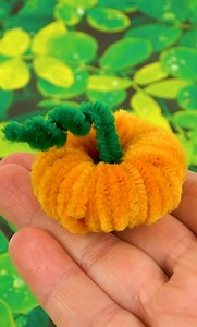 DIY Pipe Cleaner Pumpkin | DIY by Pipe-Cleaner-Crafts B