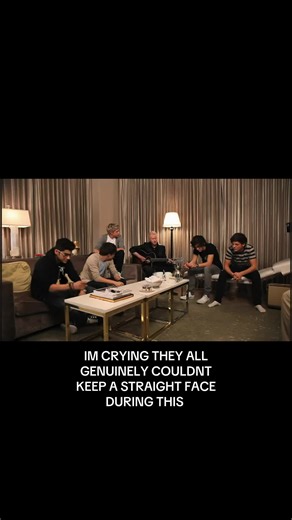 One Direction trying not to laugh Montreal — Harry & Niall reaction