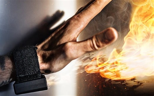 记步算啥？这个智能手环会喷火！