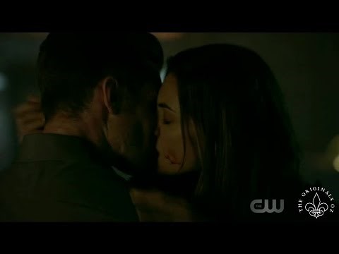The Originals 4x01 Freya cures Elijah. Hayley & Elijah reunite & Kiss